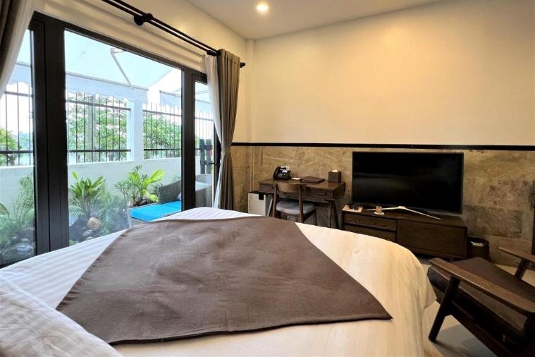 Superior King with Partial River View – Onsen, Sauna Included